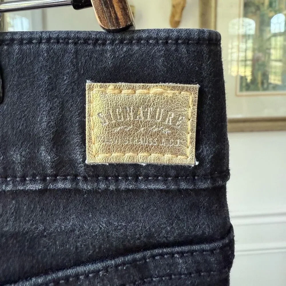 Levi’s Signature Black Wash Totally Shaping Pull On Skinny Jeans 14 32 X 32